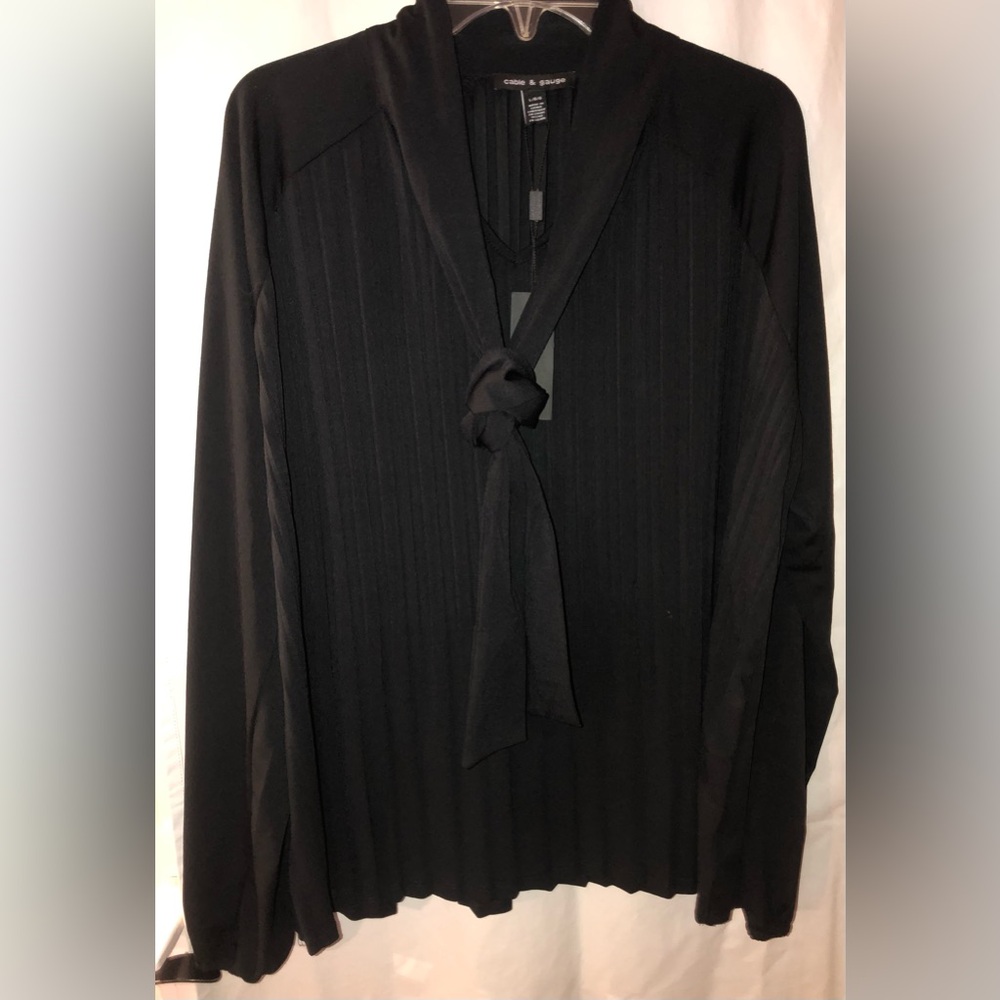 Cable and Guage blouse NWT size large.         “it starts at the top”